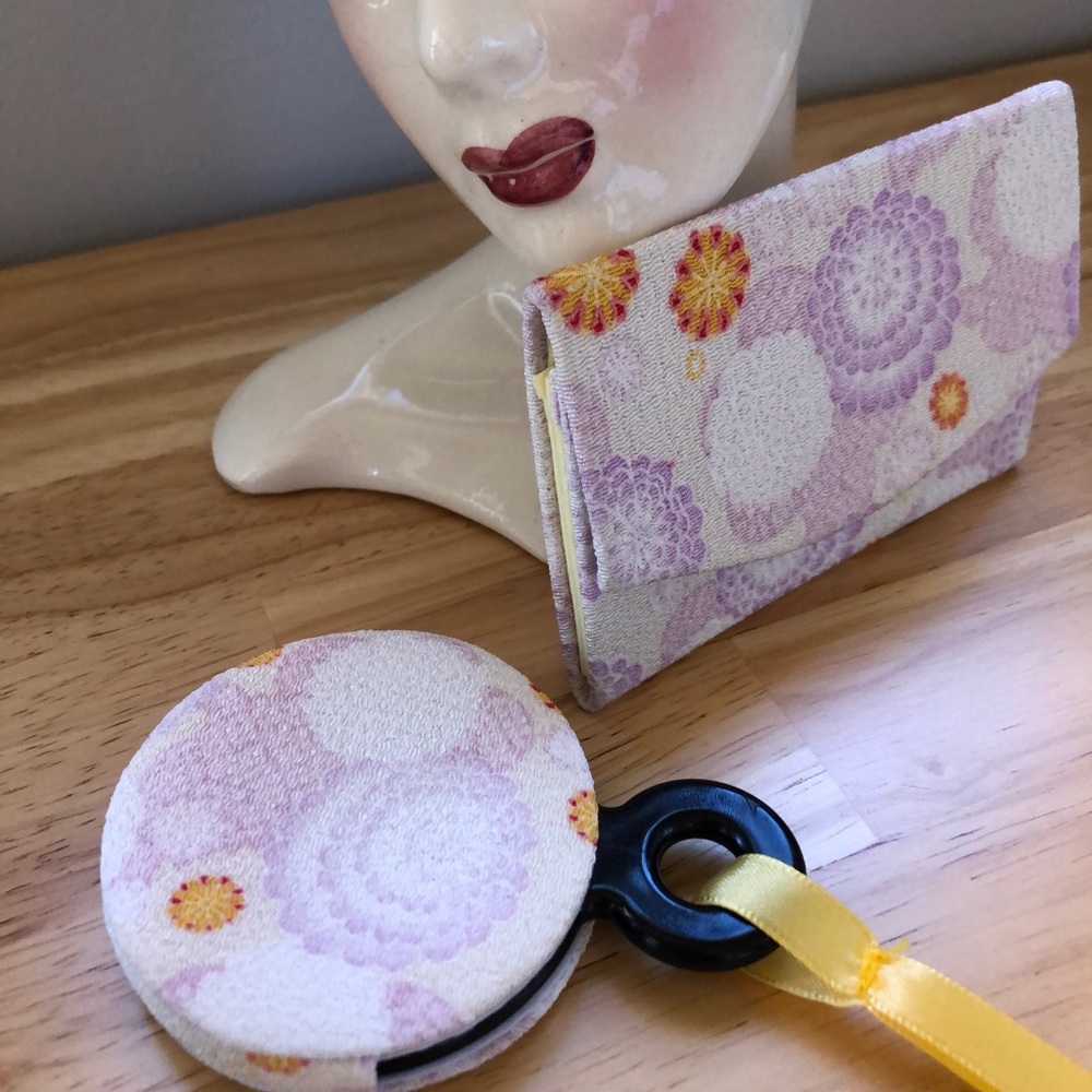 Asian motif - Mirror & Coin purse set. 
NWOT 💞
